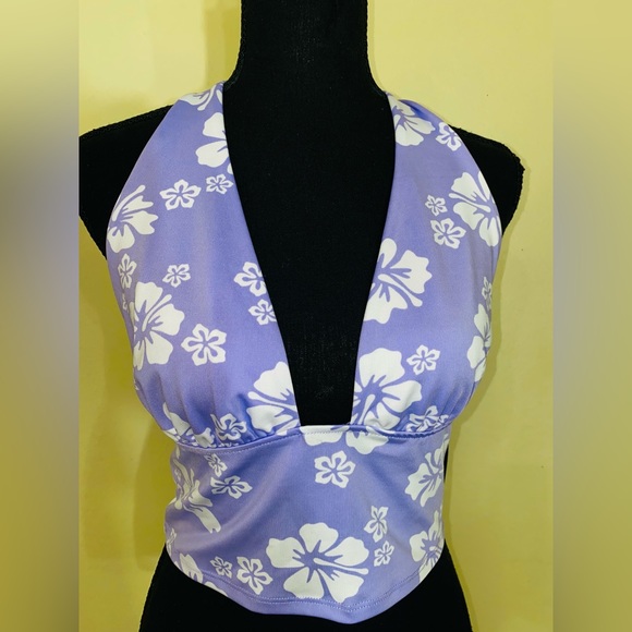 H&M cropped top size L  H&M Divided 
Halter neck Crop top 
In woven fabric - Picture 10 of 13